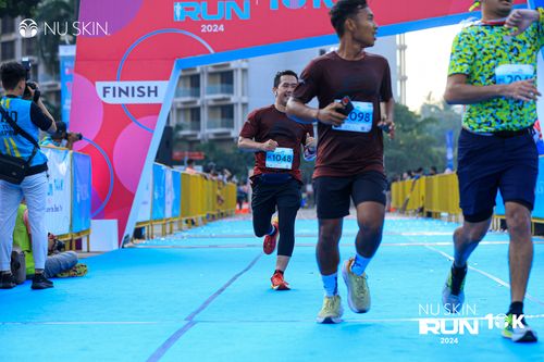 Race photo from Nu Skin Run 10K