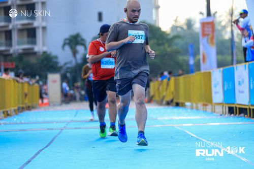 Race photo from Nu Skin Run 10K