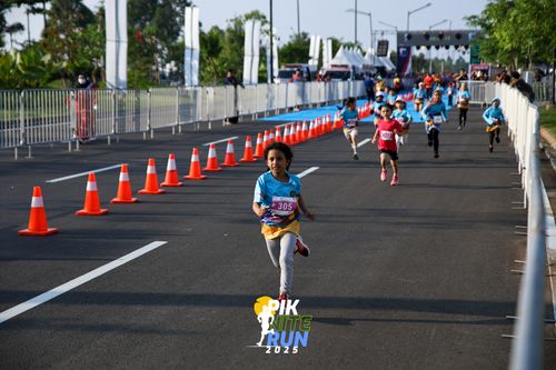 Race photo from PIK NITE RUN 2025