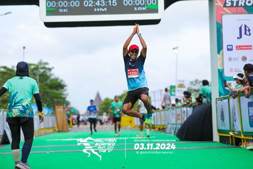 Race photo from Arutmin Borneo Run 2024