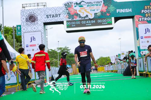 Race photo from Arutmin Borneo Run 2024