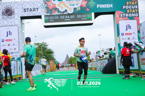 Race photo from Arutmin Borneo Run 2024
