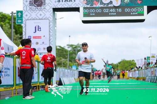 Race photo from Arutmin Borneo Run 2024