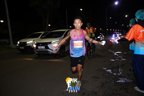 Race photo from PIK NITE RUN 2025