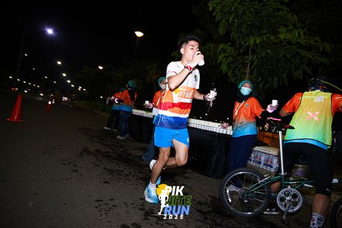 Race photo from PIK NITE RUN 2025