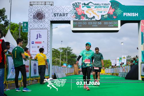 Race photo from Arutmin Borneo Run 2024