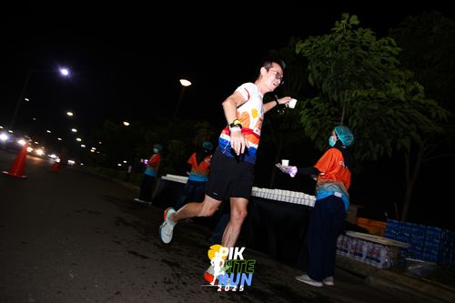 Race photo from PIK NITE RUN 2025