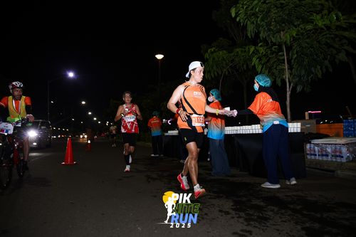 Race photo from PIK NITE RUN 2025