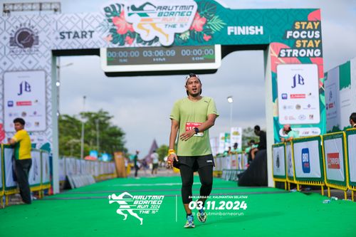 Race photo from Arutmin Borneo Run 2024