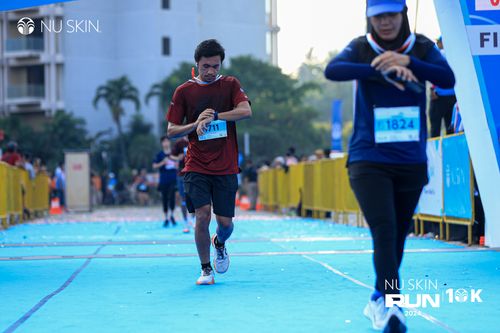 Race photo from Nu Skin Run 10K