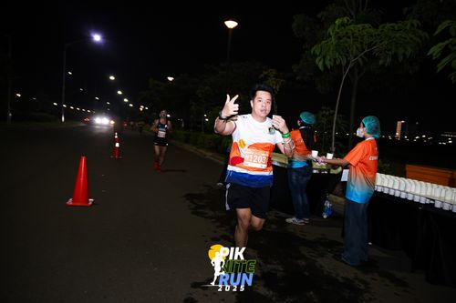 Race photo from PIK NITE RUN 2025