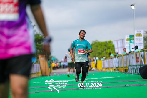 Race photo from Arutmin Borneo Run 2024