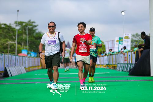 Race photo from Arutmin Borneo Run 2024