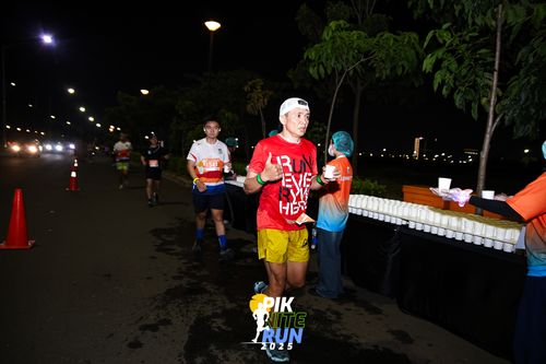 Race photo from PIK NITE RUN 2025