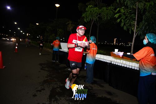 Race photo from PIK NITE RUN 2025