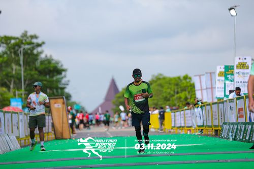 Race photo from Arutmin Borneo Run 2024