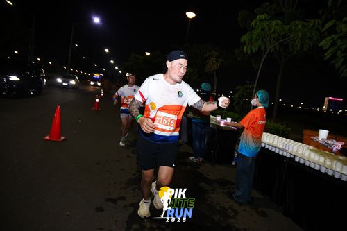 Race photo from PIK NITE RUN 2025