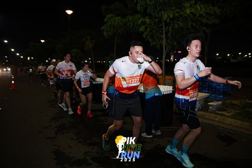 Race photo from PIK NITE RUN 2025