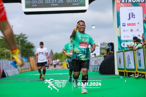 Race photo from Arutmin Borneo Run 2024