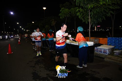 Race photo from PIK NITE RUN 2025