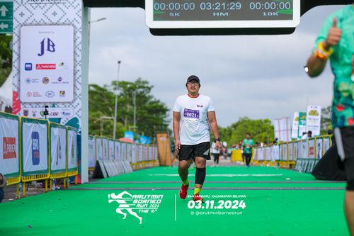 Race photo from Arutmin Borneo Run 2024