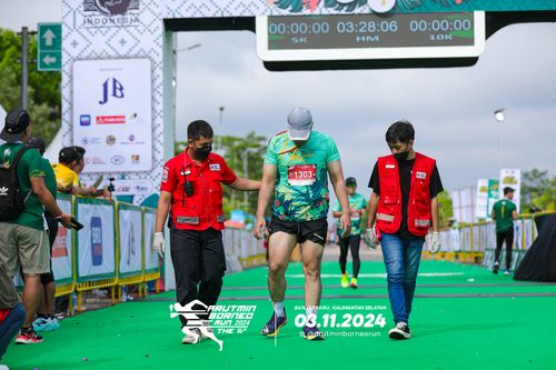 Race photo from Arutmin Borneo Run 2024
