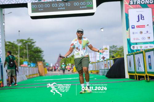 Race photo from Arutmin Borneo Run 2024