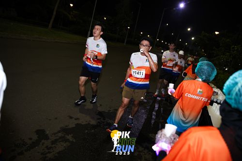 Race photo from PIK NITE RUN 2025
