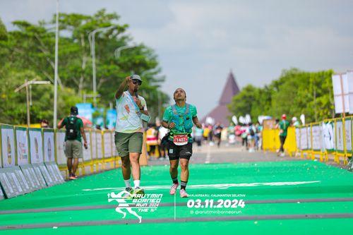 Race photo from Arutmin Borneo Run 2024