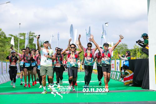 Race photo from Arutmin Borneo Run 2024