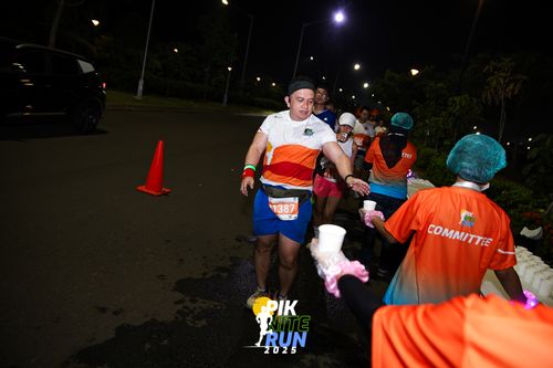 Race photo from PIK NITE RUN 2025