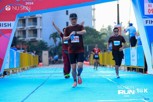 Race photo from Nu Skin Run 10K