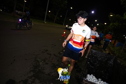 Race photo from PIK NITE RUN 2025