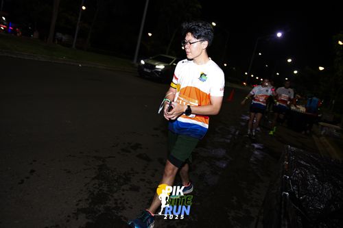 Race photo from PIK NITE RUN 2025