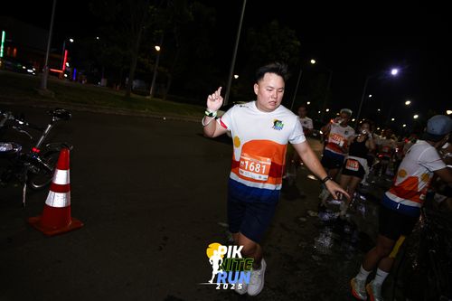 Race photo from PIK NITE RUN 2025