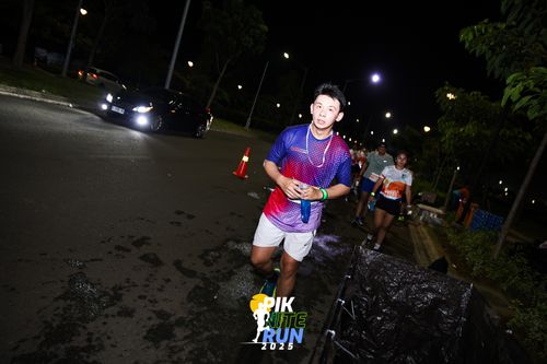 Race photo from PIK NITE RUN 2025