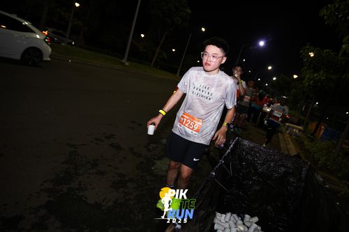 Race photo from PIK NITE RUN 2025