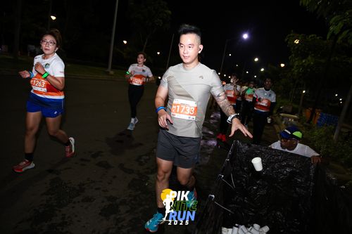 Race photo from PIK NITE RUN 2025