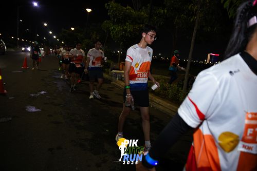 Race photo from PIK NITE RUN 2025