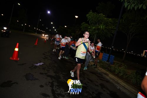 Race photo from PIK NITE RUN 2025