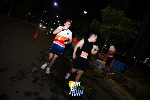 Race photo from PIK NITE RUN 2025
