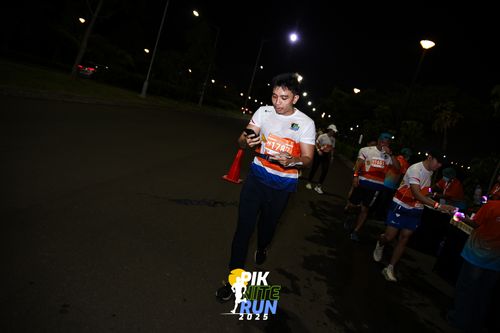 Race photo from PIK NITE RUN 2025
