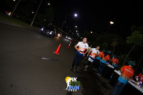 Race photo from PIK NITE RUN 2025