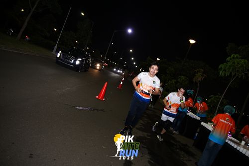 Race photo from PIK NITE RUN 2025