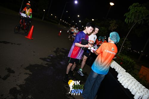 Race photo from PIK NITE RUN 2025