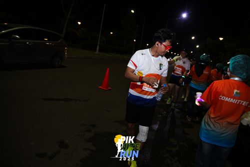 Race photo from PIK NITE RUN 2025