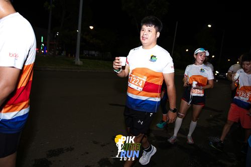 Race photo from PIK NITE RUN 2025
