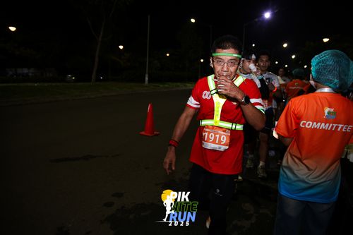 Race photo from PIK NITE RUN 2025