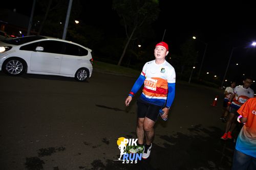 Race photo from PIK NITE RUN 2025