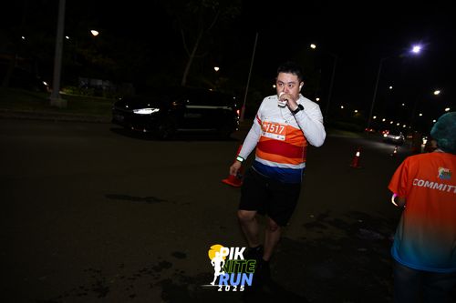 Race photo from PIK NITE RUN 2025